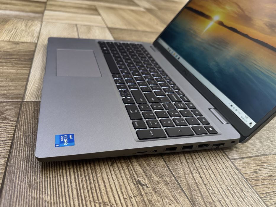 Потужний ноутбук Dell Latitude 5520 i5 11 покоління 16/256GB (512)