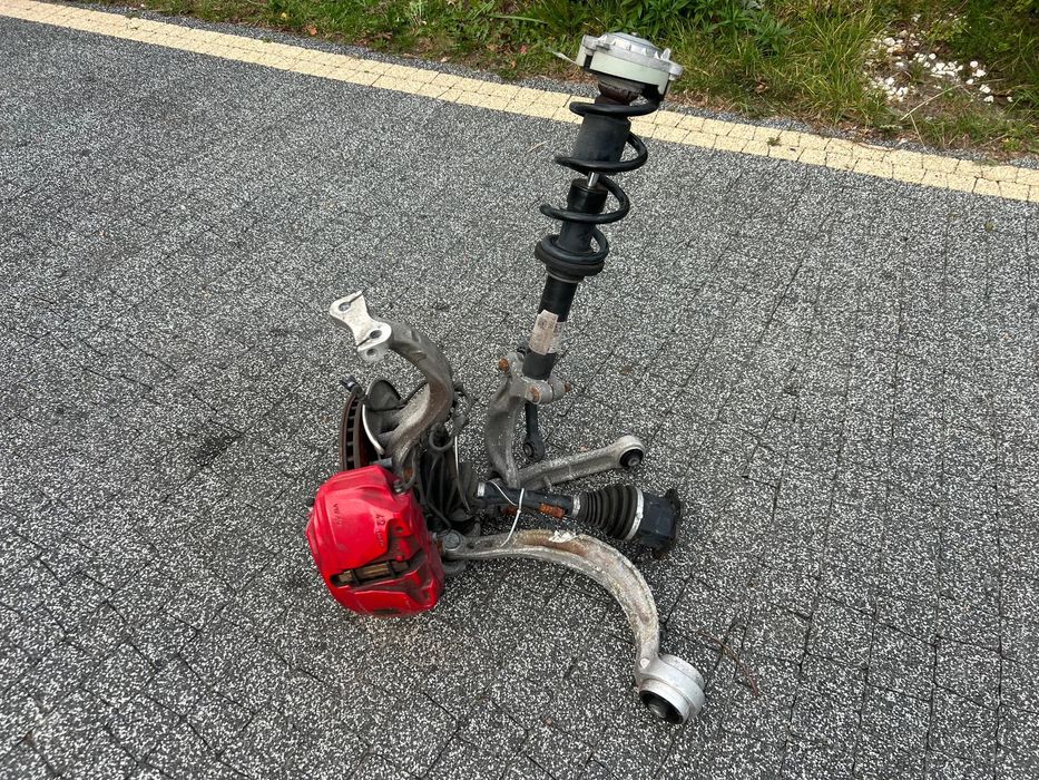 ZWROTNICA LEWA WAHACZ AMORTYZATOR AUDI A4 B9 A5 8W lift S LINE 8W0407559