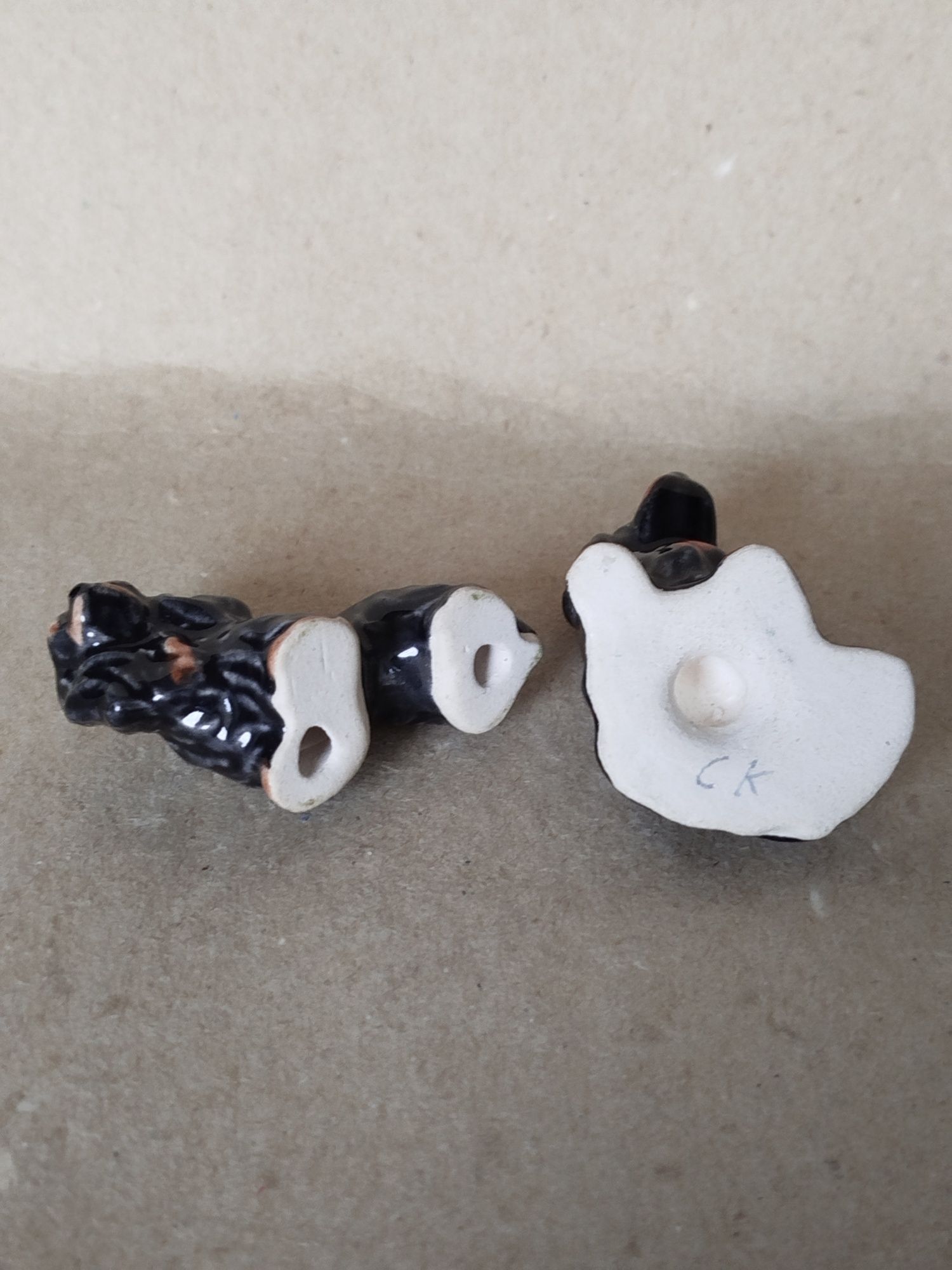 Dwie figurki piesków rasy cavalier, Kuka Poland