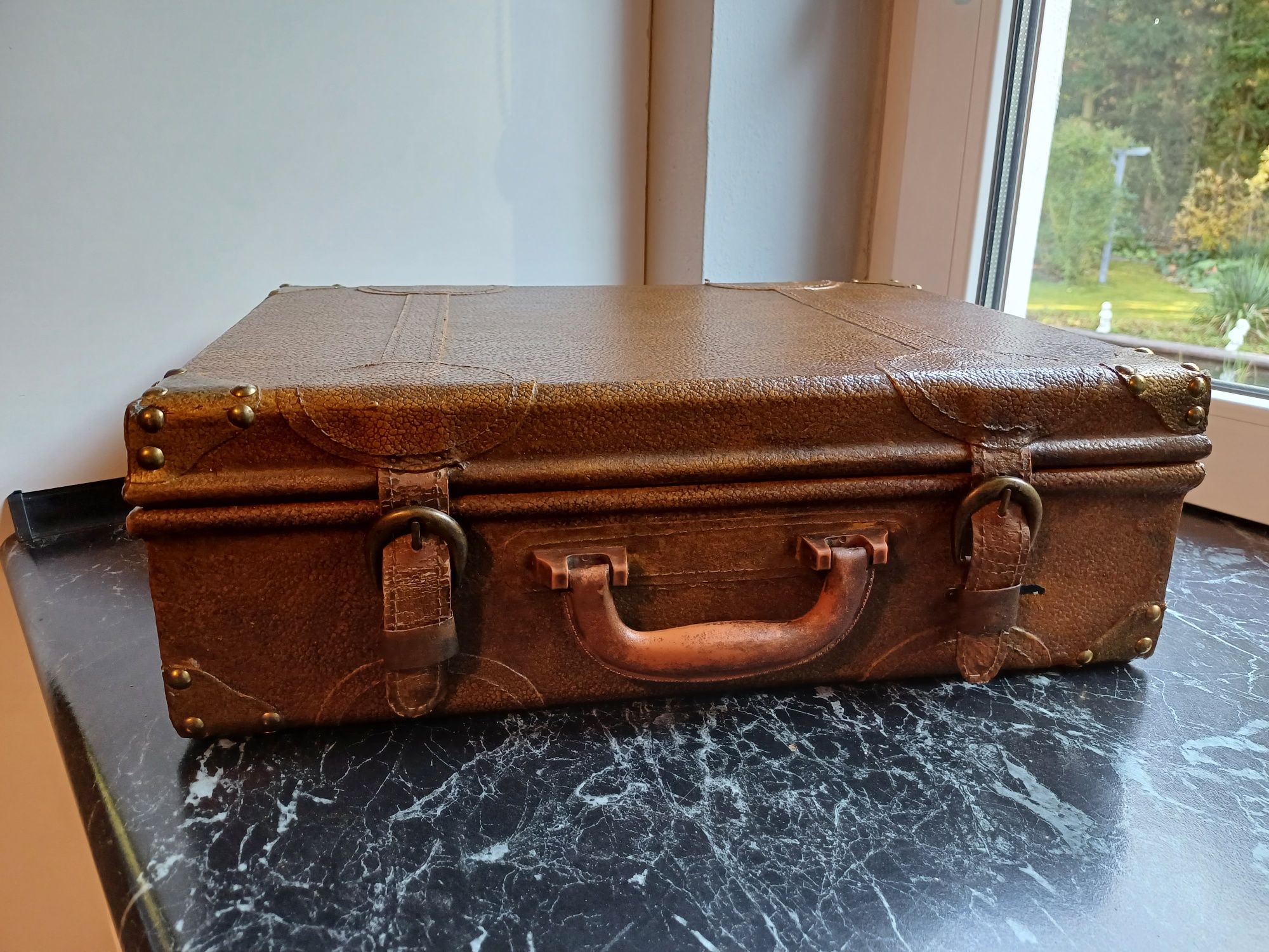 Antyki stara walizka z lat 80 XX wieku