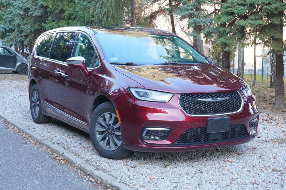 Chrysler Pacifica Hybrid LIMITED w Polsce