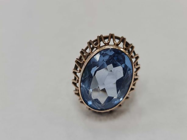 Wiekowy złoty pierścionek damski/ 333/ 9.32 gram/ R15/ Niebieski kamie