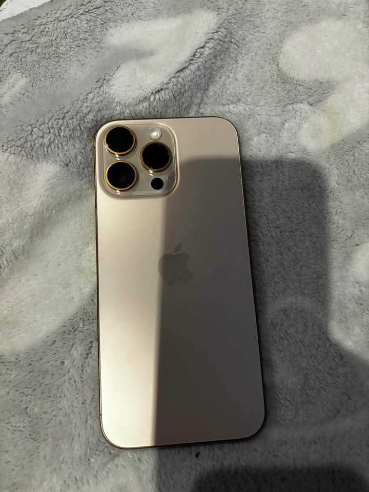 iPhone 16 pro max gold