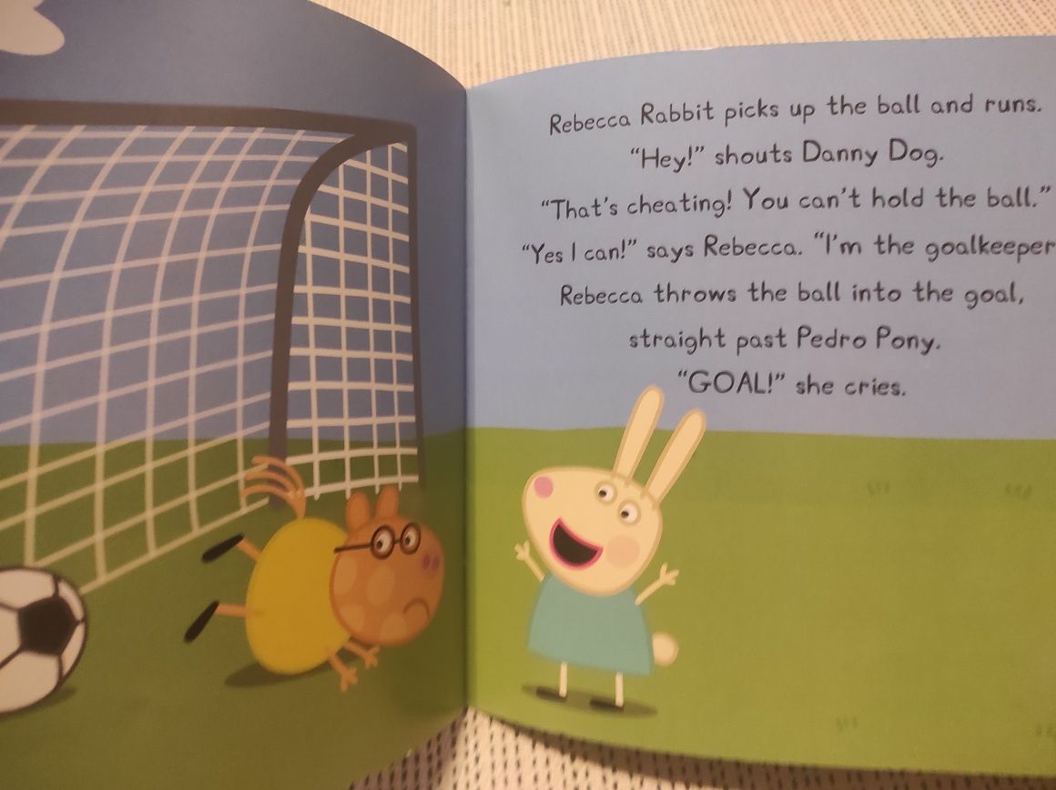 Peppa plays football książeczka po angielsku