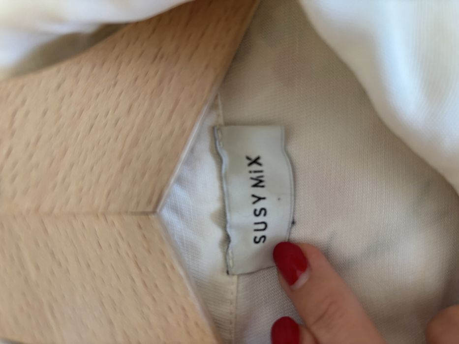 Długa kremowa koszulowa sukienka