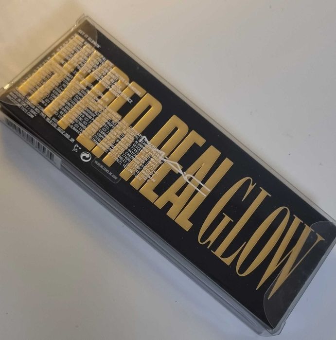 MAC Hyper Real Glow Palette paleta roświetlaczy