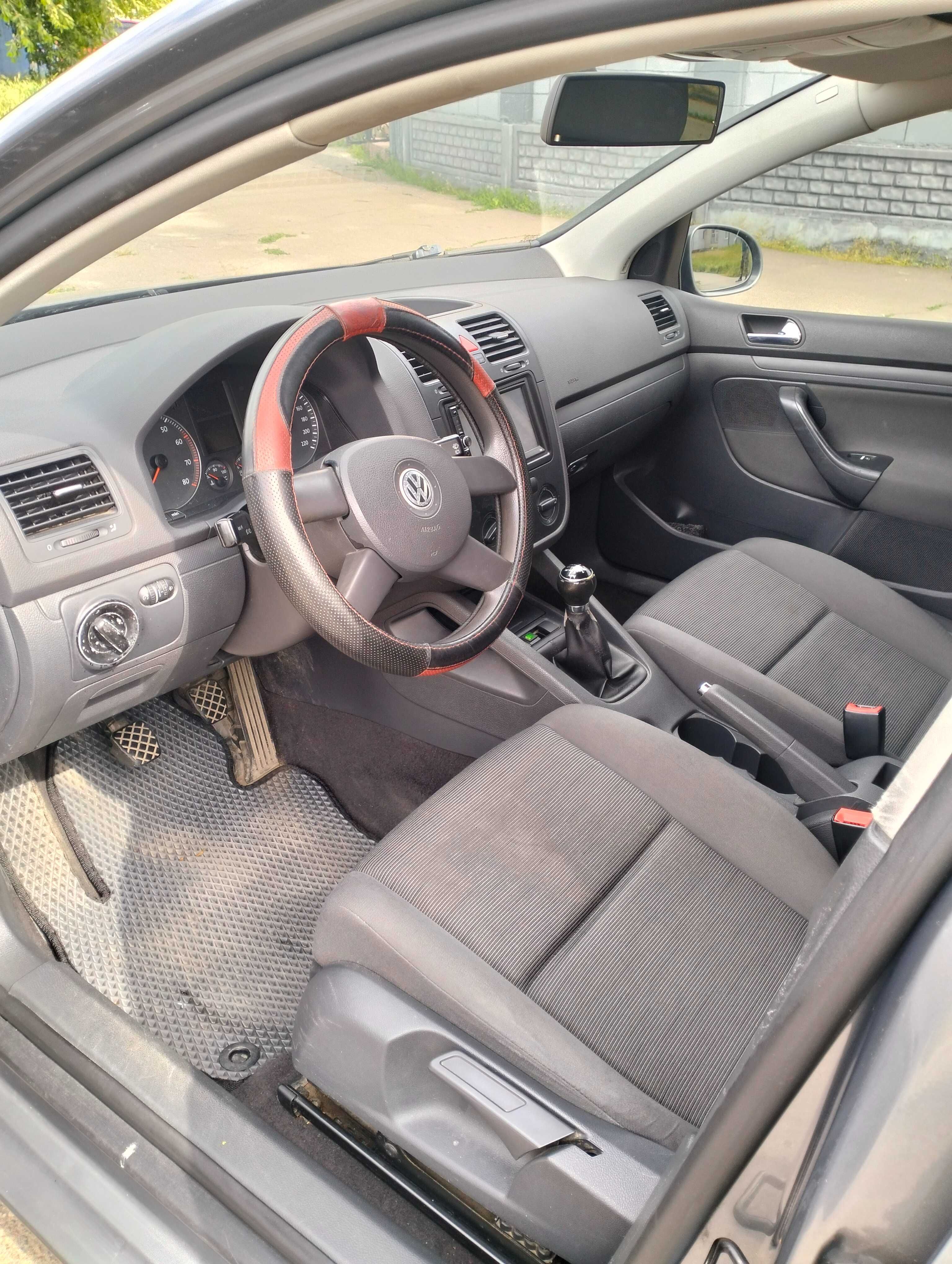 Автомобіль GOLF 5