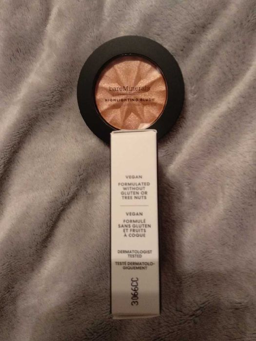 Rozświetlacz i róż do policzków bereMinerals peach glow