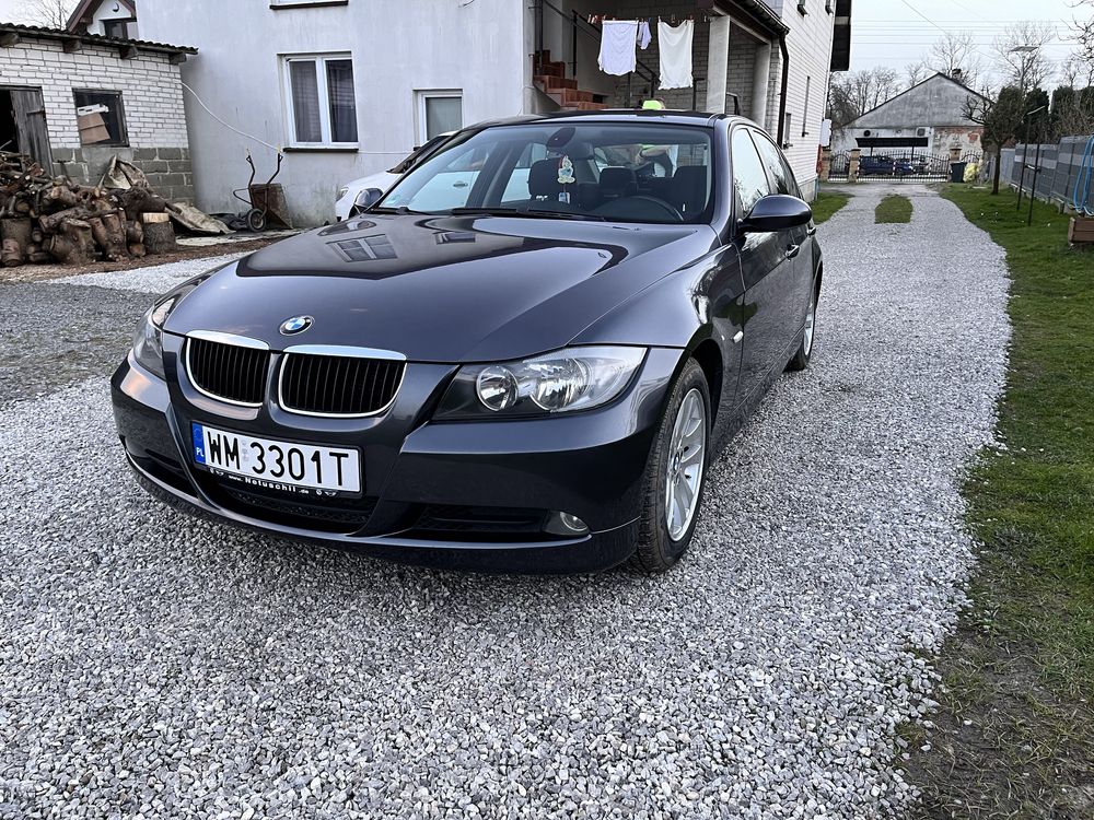 BMW E90 2.0 benzyna