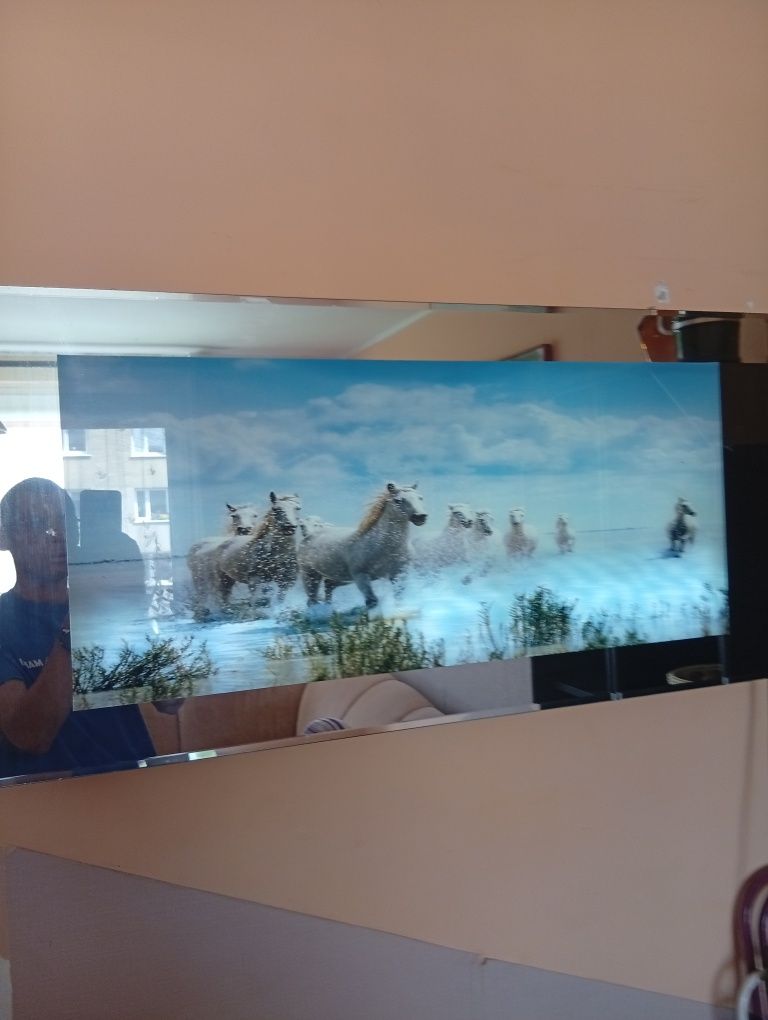 Obraz podświetlany i z dźwiękiem