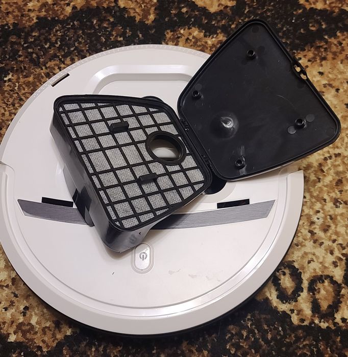 Робот пилосос підмітальник RS320