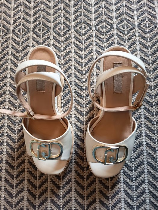 Sandálias liujo tamanho 37