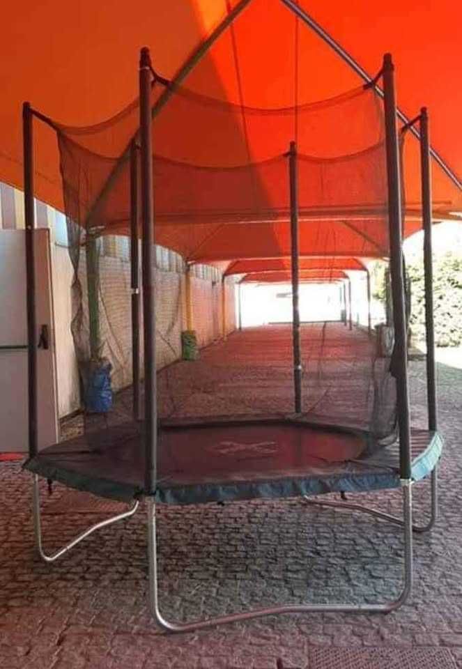 Tranpolim para crianças