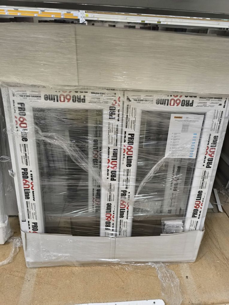 Janela pvc com estores