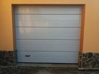 Секційні автоматичні ворота в гараж на пульті (Comfort Garage gates)