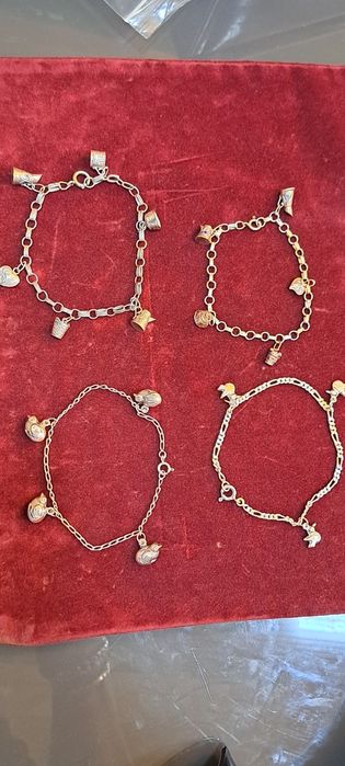 Pulseiras vintage em prata charms.