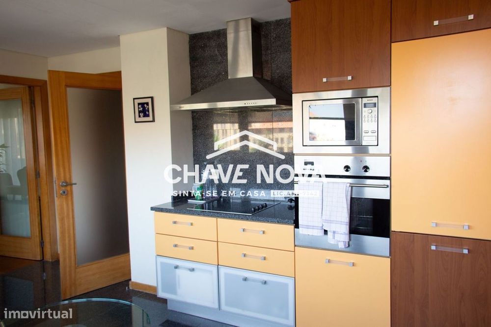 T5 triplex  3 frentes  piscina Garagem Junto colégio Luso Francês