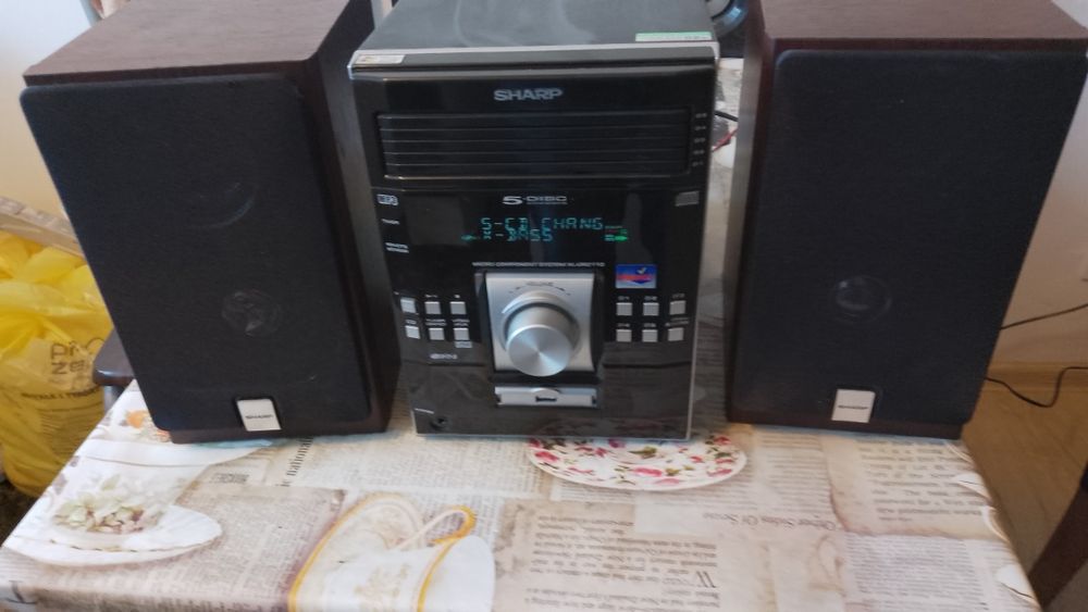 Wieża sharp XL-UR2110H