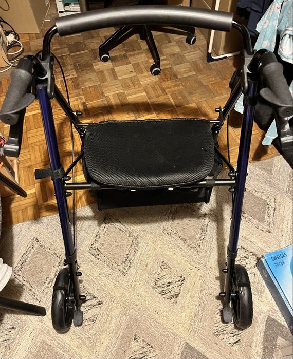 Balkonik chodzik sköadany na kolkach