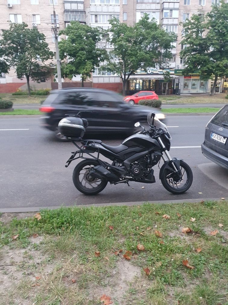Мотоцикл Bajaj Diminar 400