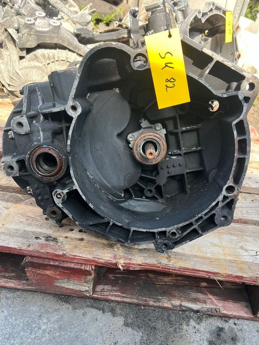 Skrzynia biegów Opel Zafira B Astra J Meriva Corsa 6biegow 1.3 CDTI M32  przebieg 72 tys km