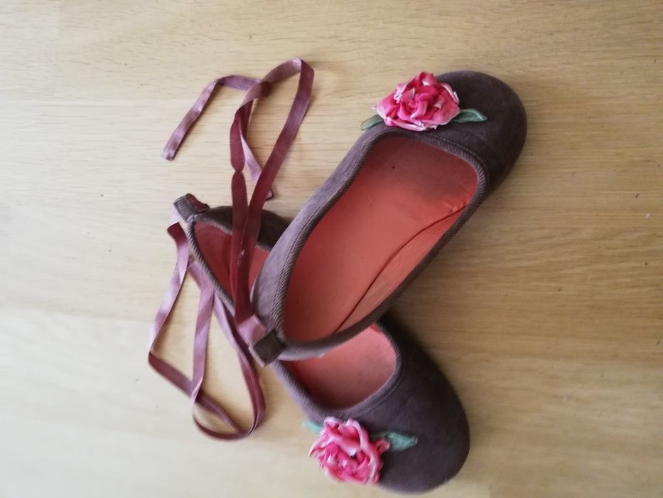 Buty baleriny 20 cm norweskie urocze z różą !