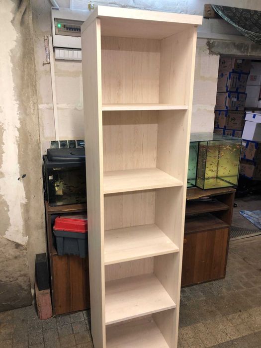 Regał z półkami  na książki  zdjęcia  pamiątki