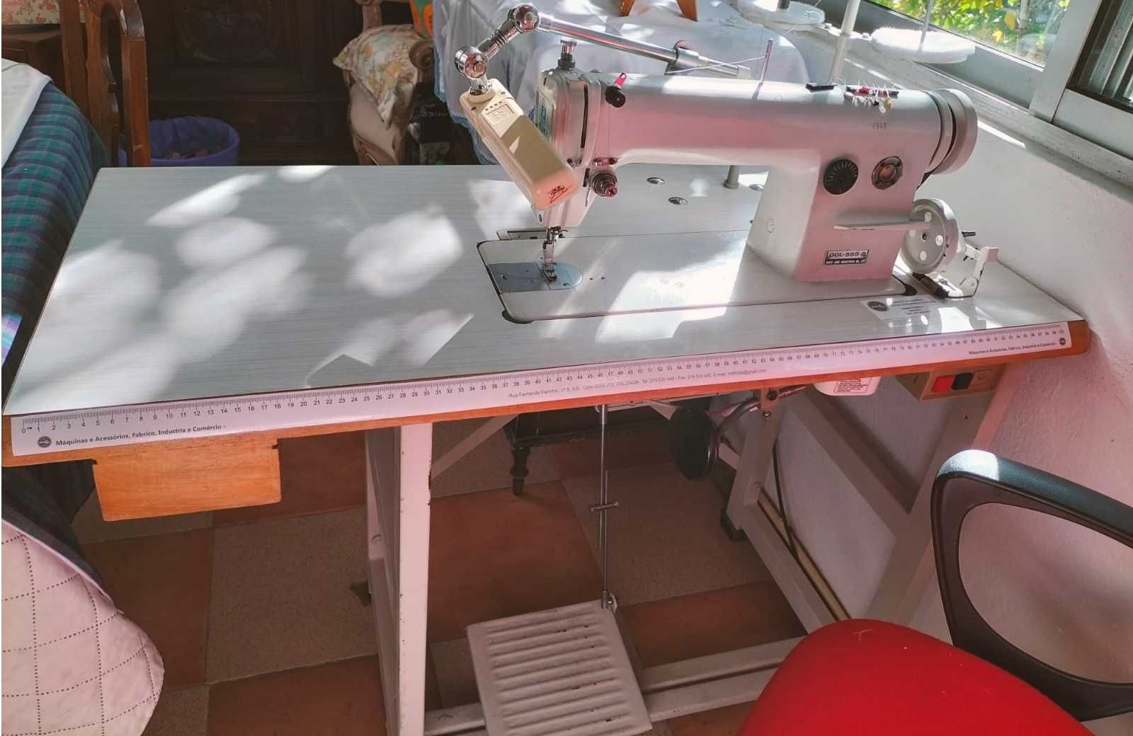 Maquina de Costura Industrial, usada [marca JUKI; modelo DDL-2]