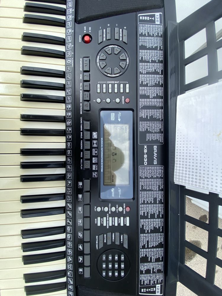Професійний синтезатор Bravis KB-930