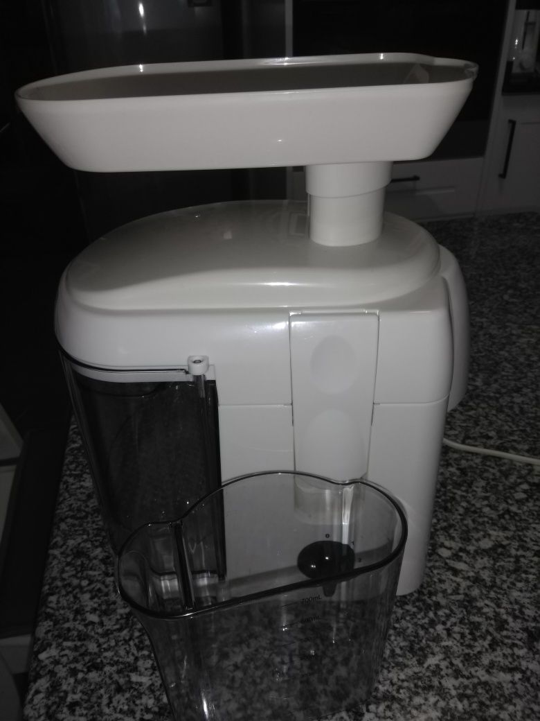 Máquina para extracção de sumos
