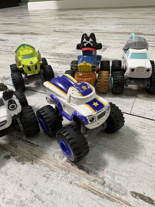 Чудо машинки від Matell Fisher price металеві