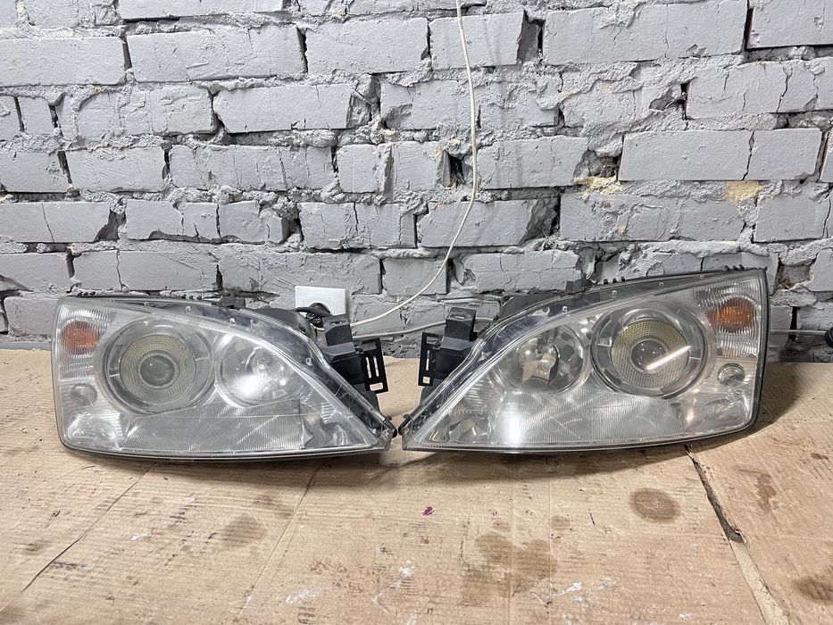 Передні фари права ліва комплект  Ford Mondeo mk 3 ксенон форд мондео