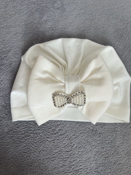 Шапочка на рік, з бантом,шапки для двійні, тоненька шапка на завʼязках