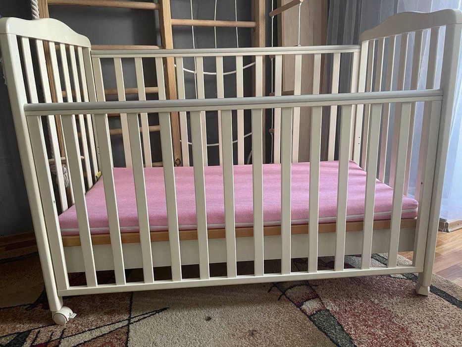 комод (пеленальный столик+ ванночка) + кроватка (Baby Italia)