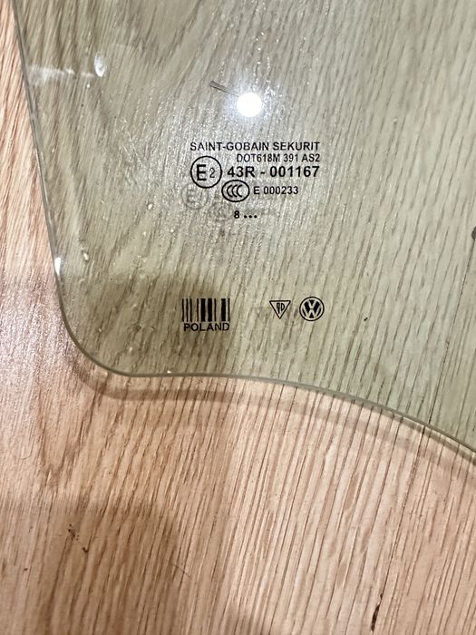 WV touareg 08 Стекло задней двери правое