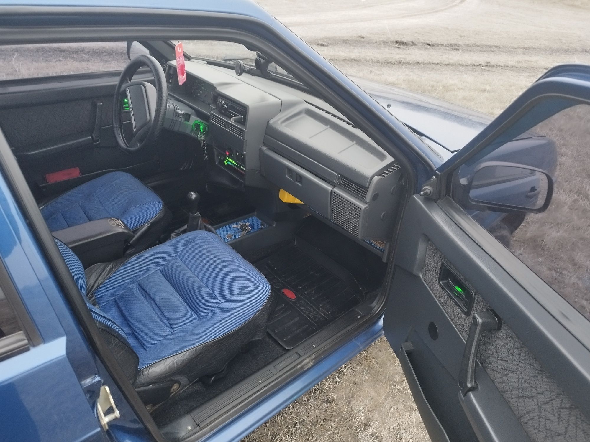 Продам своё  авто ваз 2199