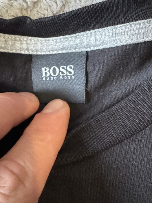 Продам чорну футболку від Hugo Boss в м розмірі