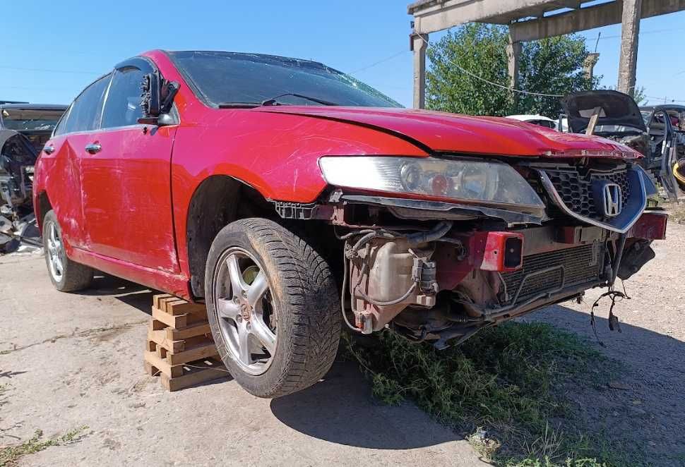 Кузов Honda Accord 2005 2.0 бенз красный седан. Разборка Honda Accord
