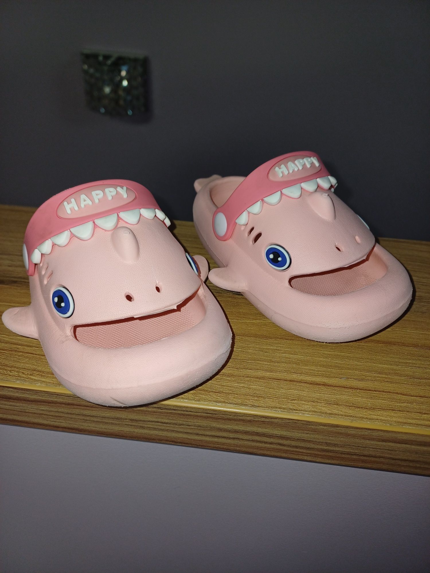 Buty rekinki różowe klapki crocs rozm.24-25 wkla. 14,5cm