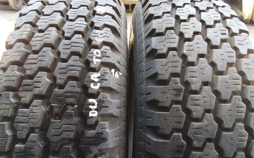 Pneus usados Goodyear 205R16 - 2 unidades