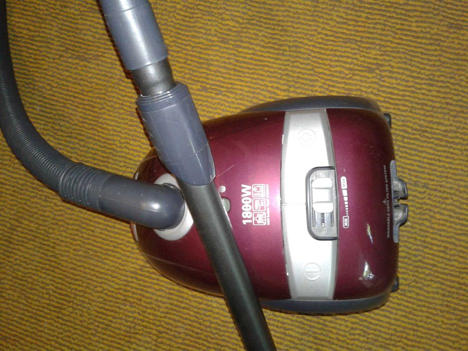 Продаю пылесос  LG почти новый