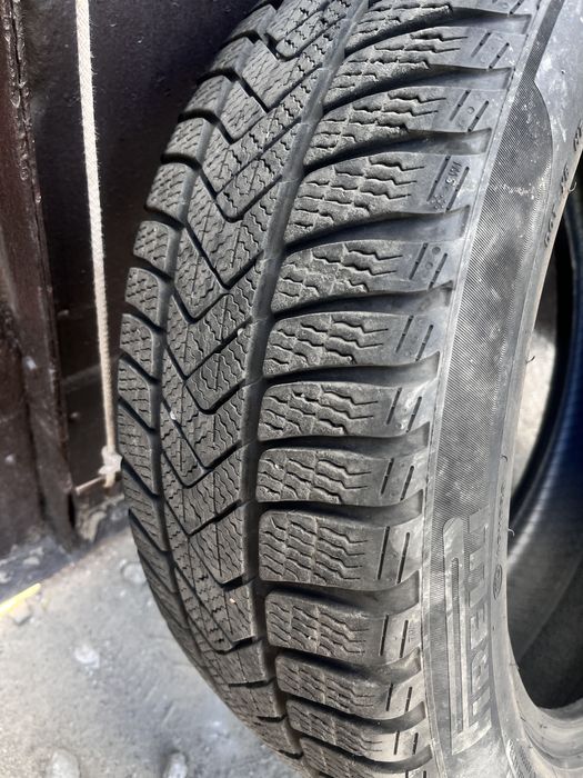 4 шини pirelli sottozero 3 Італія 215 50 R18 2018 рік 5.5-6мм