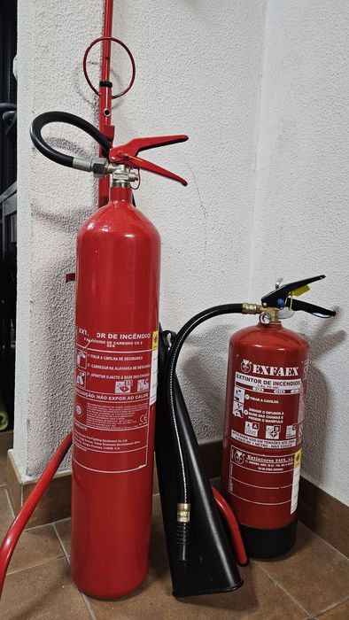 Extintores carregados e validados 5 e 6 kg