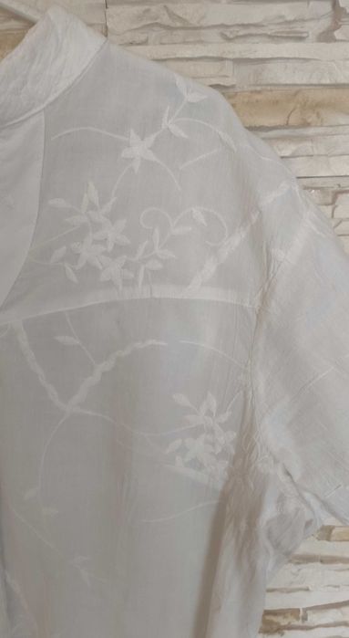 Bluzeczka biała z białym haftem