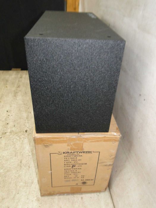 Szafka wisząca wieszana do garażu Kraftwerk 3964-01 Nowa