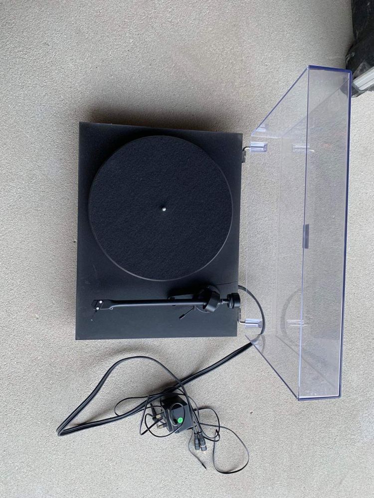 Gramofon Pro-Ject Debut III