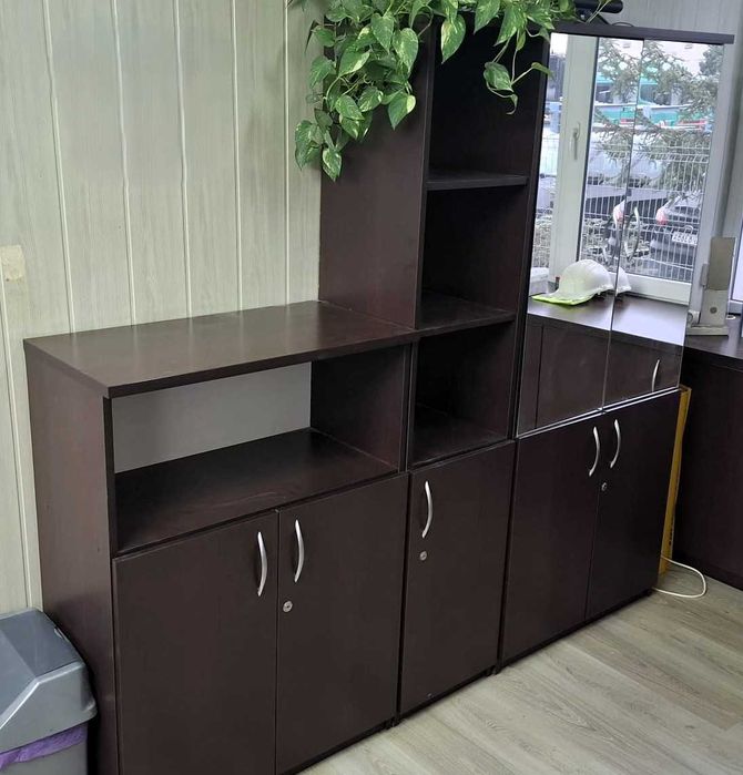 Meble biurowe - duże biurko, szafa + krzesło