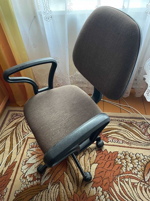 Fotel biurowy na kółkach