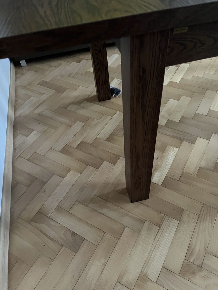 Stół rozkładany 130(180)x85 x76 wys., masywny, ze sklejki, stan 99/100