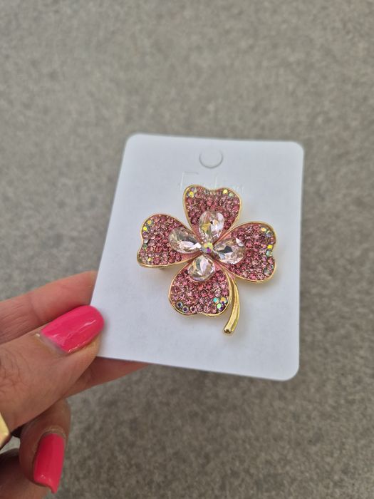 Broszka koniczynka różowa